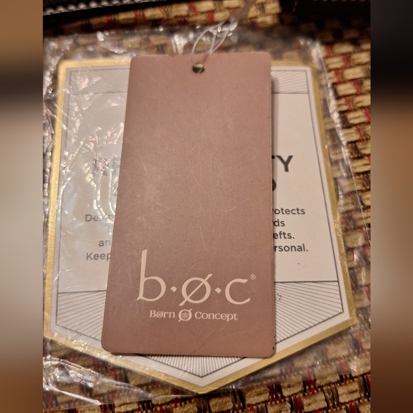 b.o.c Black Charging & RFID Wallet - Picture 13 of 15